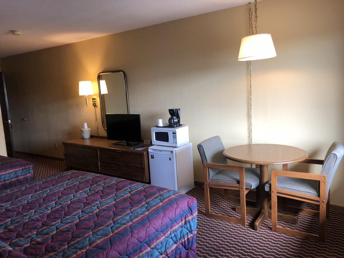 Old Towne Motel Westby Esterno foto